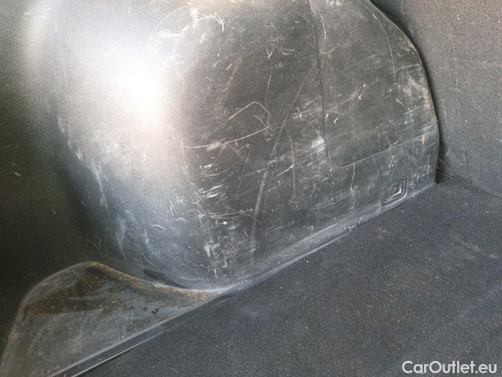  KIA  Niro KIA  / 2019 / 5P / crossover 1.6 GDi HEV 104kW (141CV) Drive #30