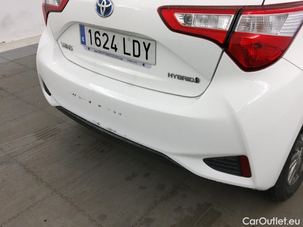  Toyota  Yaris TOYOTA  / 2017 / 5P / berlina con portón 1.5 100H Active #13