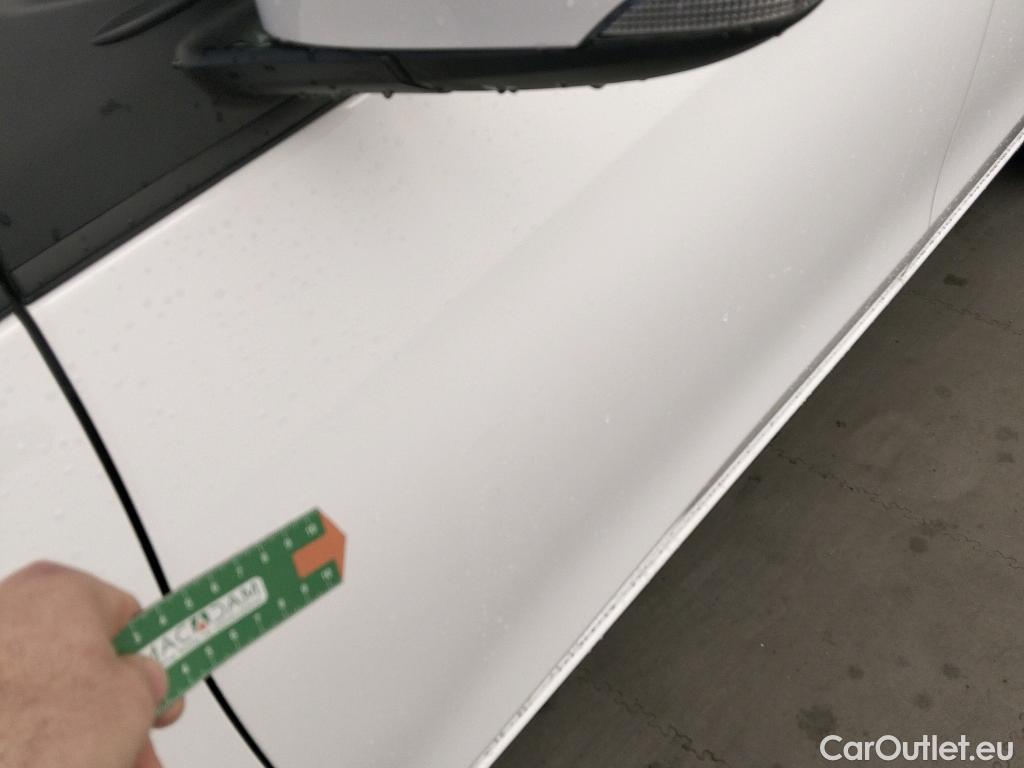  Toyota  Yaris TOYOTA  / 2017 / 5P / berlina con portón 1.5 100H Active #9