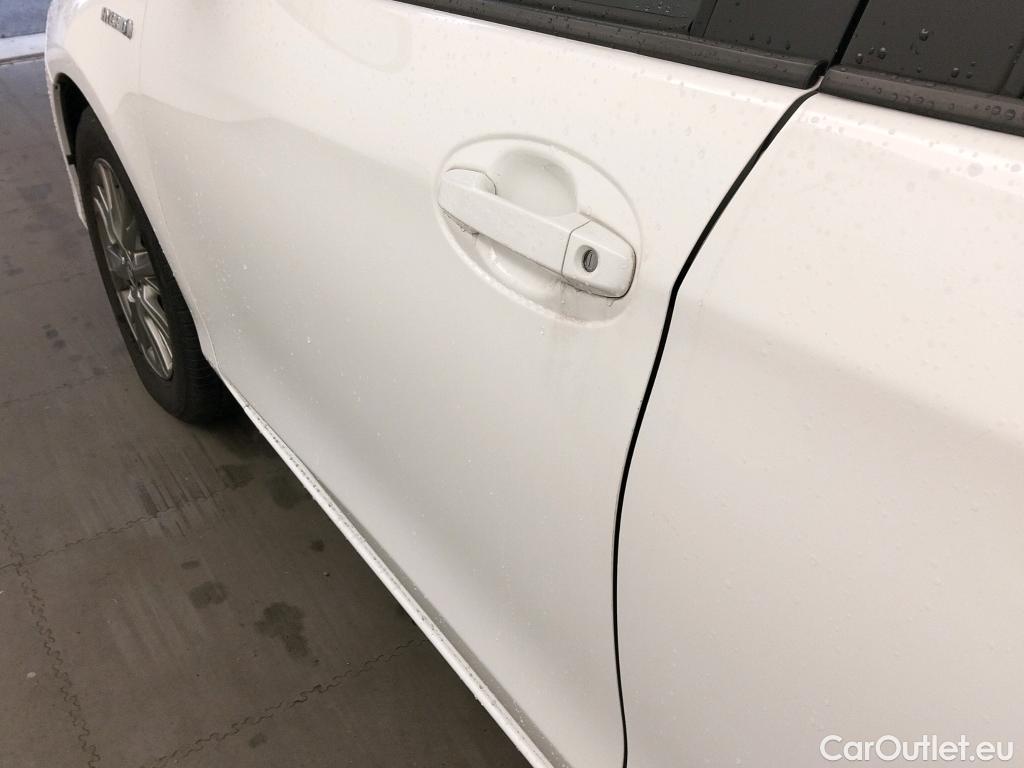  Toyota  Yaris TOYOTA  / 2017 / 5P / berlina con portón 1.5 100H Active #17