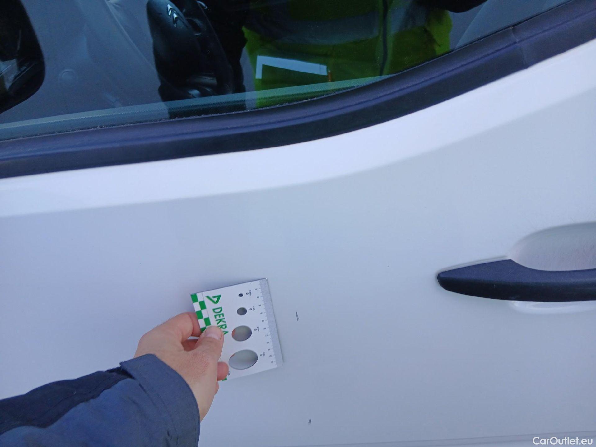  Citroen  Berlingo CITROEN  / 2018 / 4P / combi Talla M BlueHDi 100 LIVE (AC) #8