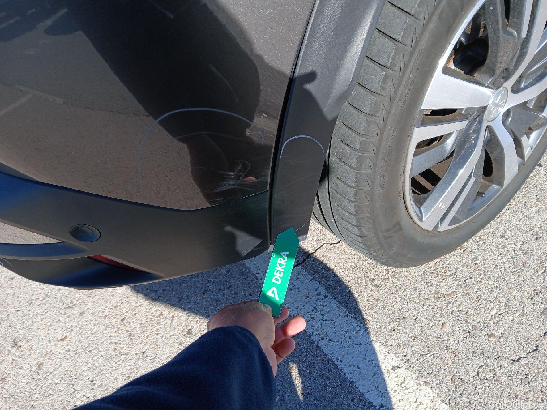  Peugeot  3008 PEUGEOT  Hybrid / 2020 / 5P / todoterreno 225 e-EAT8 Allure (AC2) #26