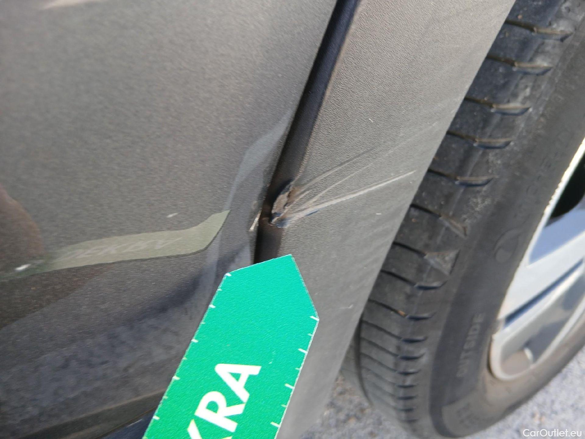  Peugeot  3008 PEUGEOT  / 2020 / 5P / todoterreno 1.5 BlueHDi 96kW (130CV) S&S Allure EAT8 #22