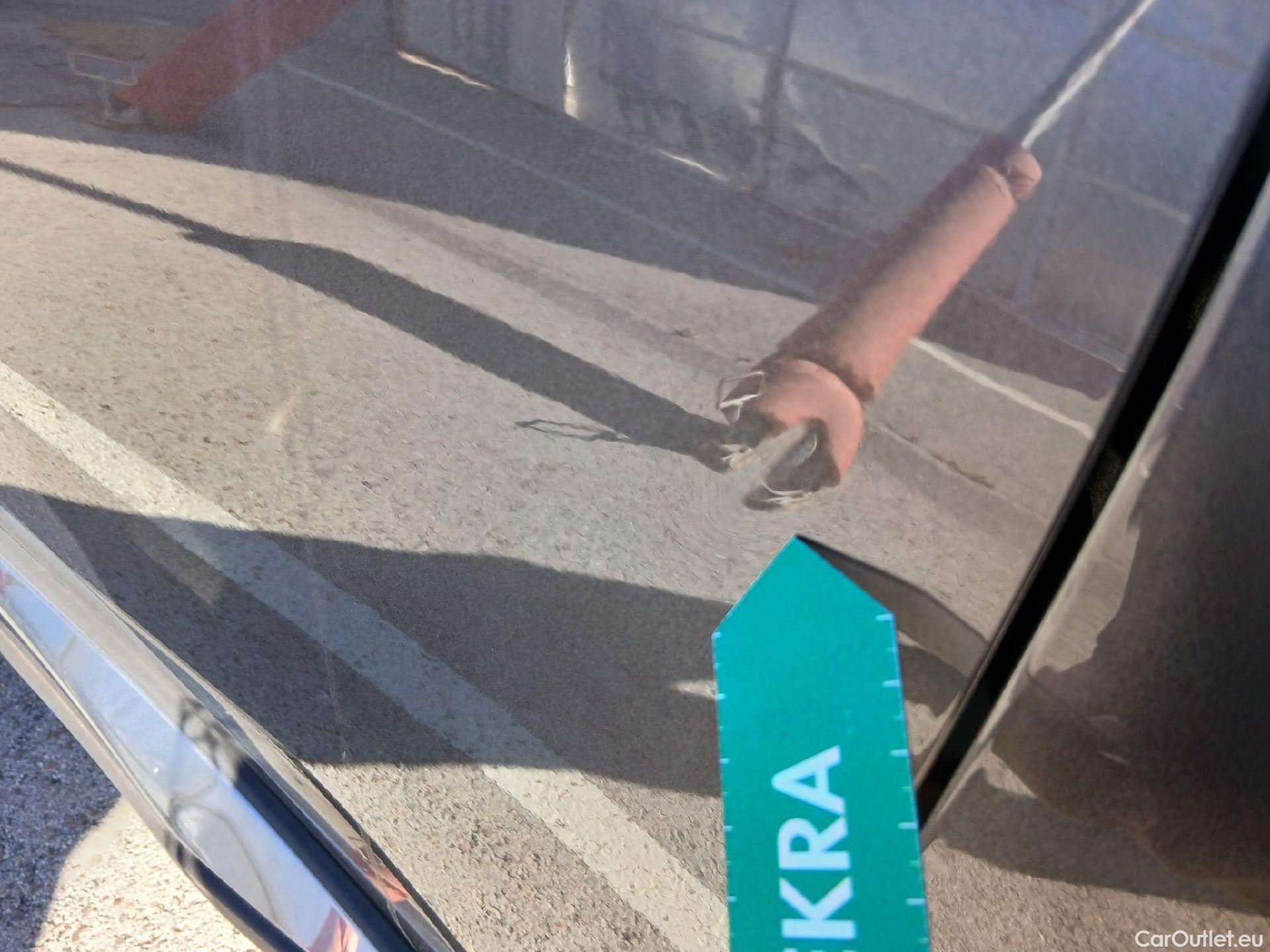  Peugeot  3008 PEUGEOT  / 2020 / 5P / todoterreno 1.5 BlueHDi 96kW (130CV) S&S Allure EAT8 #49