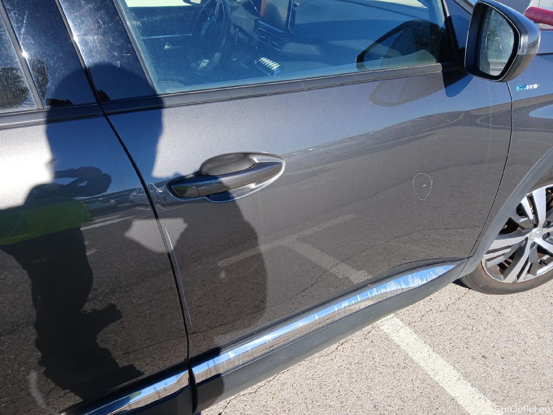  Peugeot  3008 PEUGEOT  Hybrid / 2020 / 5P / todoterreno 225 e-EAT8 Allure (AC2) #31