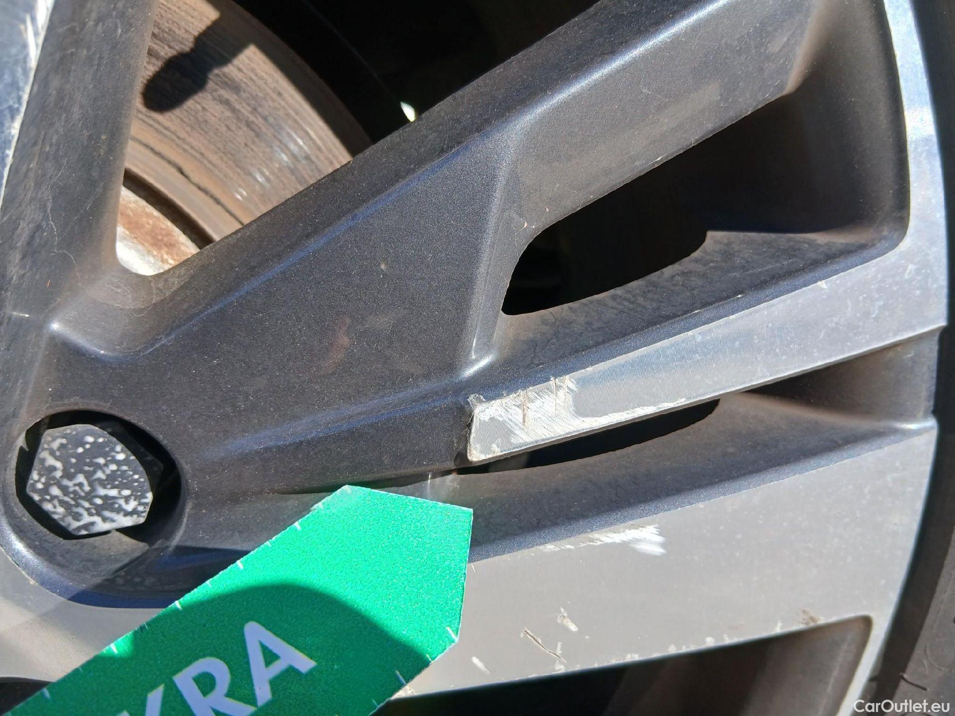  Peugeot  3008 PEUGEOT  / 2020 / 5P / todoterreno 1.5 BlueHDi 96kW (130CV) S&S Allure EAT8 #38