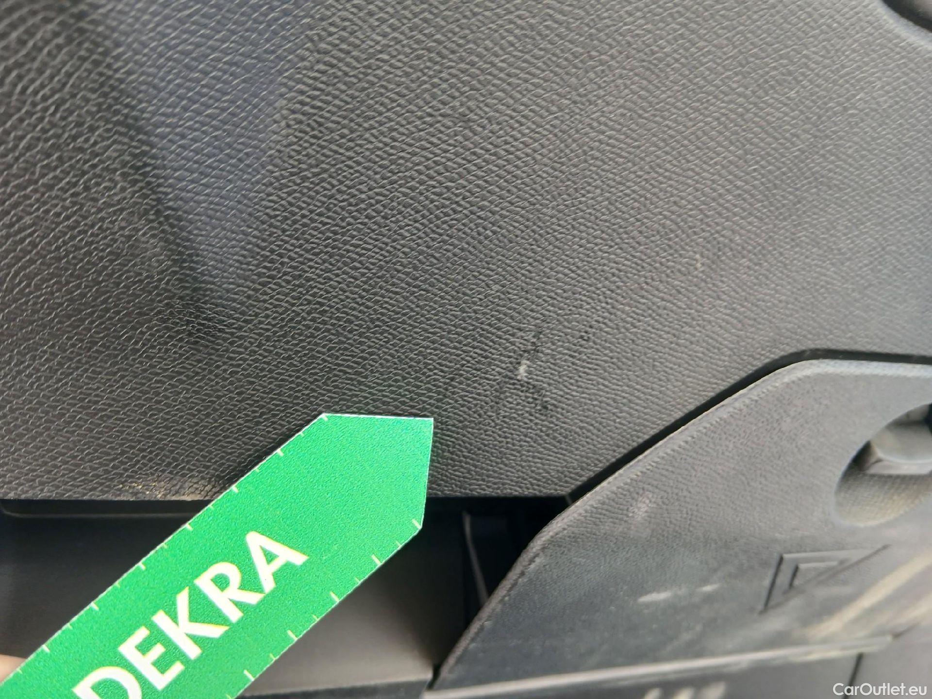  Peugeot  3008 PEUGEOT  / 2020 / 5P / todoterreno 1.5 BlueHDi 96kW (130CV) S&S Allure EAT8 #56