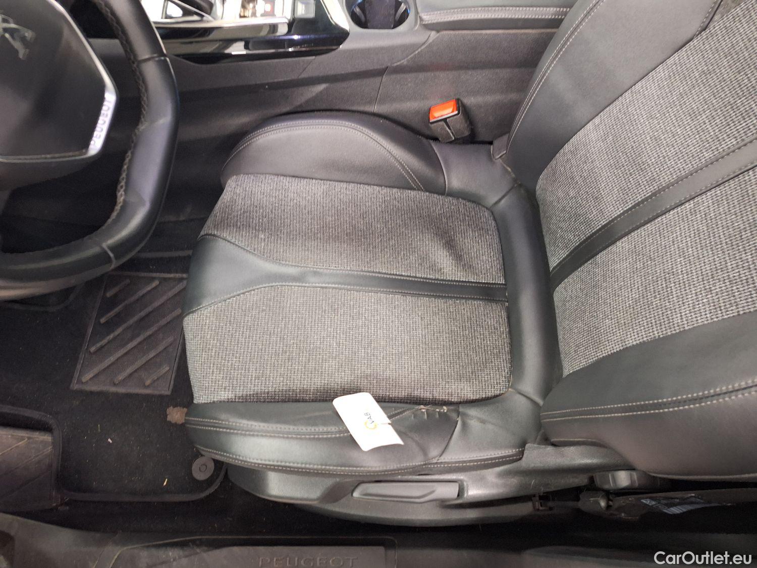  Peugeot  3008 Peugeot,  '16, Peugeot  1.5 BlueHDi 96kW S&S EAT8 Allure 5d #1