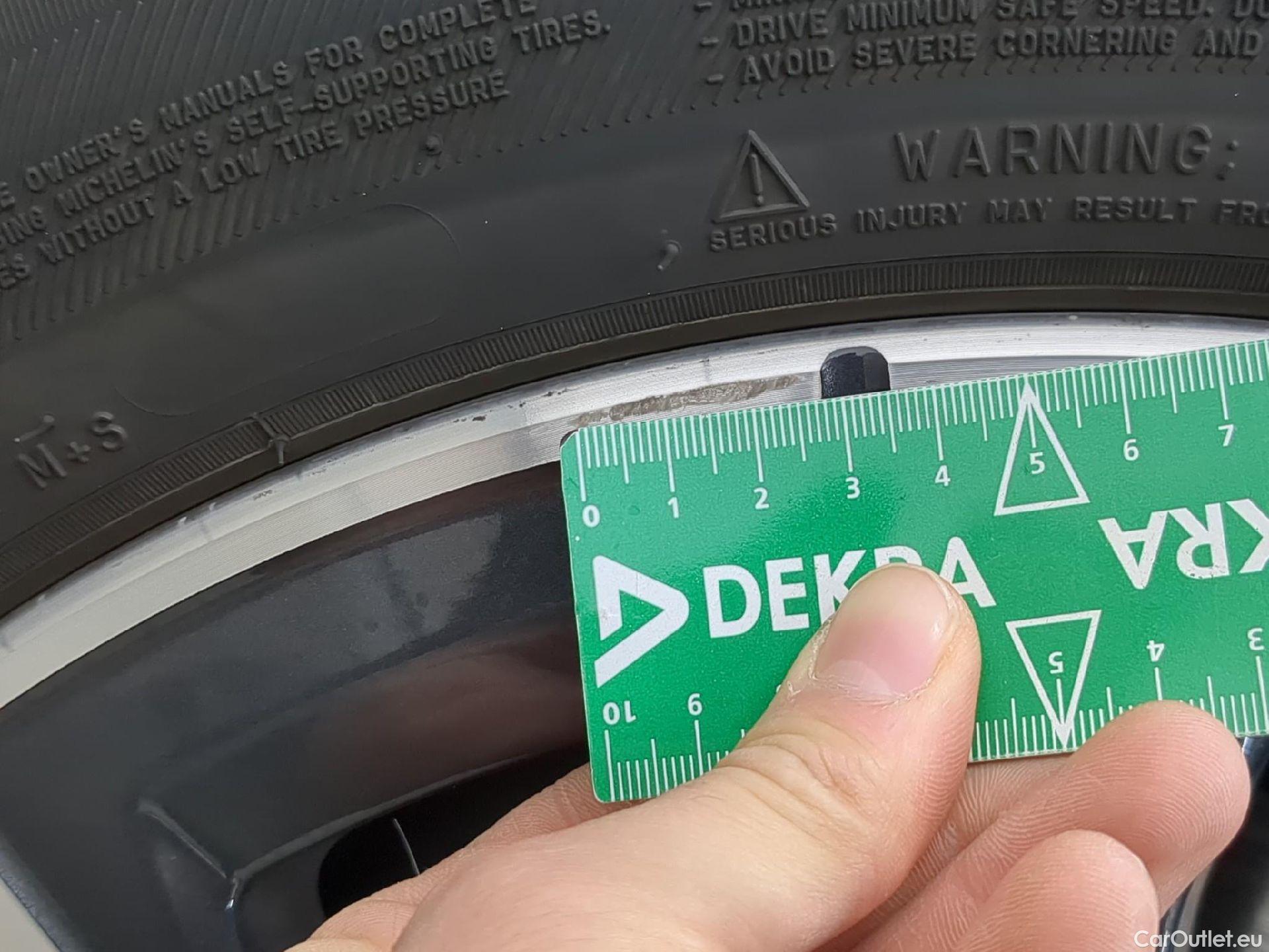  Bmw  Serie 3 BMW Série 3 Touring / 2022 / 5P / Break 318i 156ch Business Design BVA8 #6