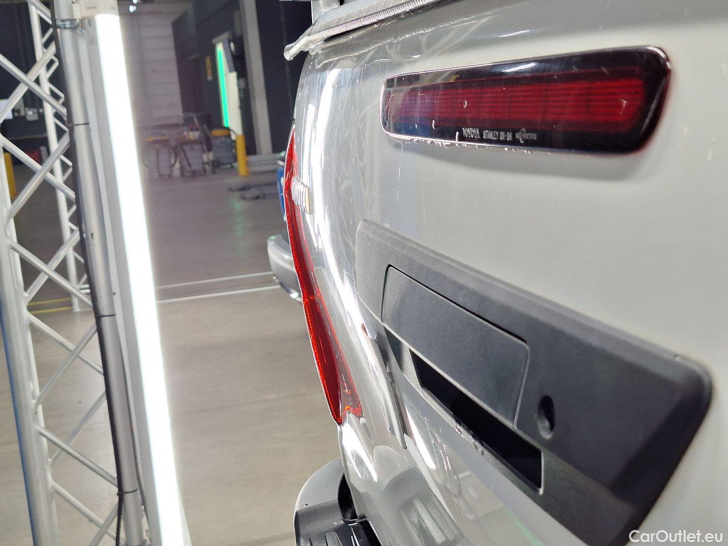  Toyota  Hilux Toyota, _Hi-Lux '16, Toyota  2.4 D-4D Double Cab Active 4d #24