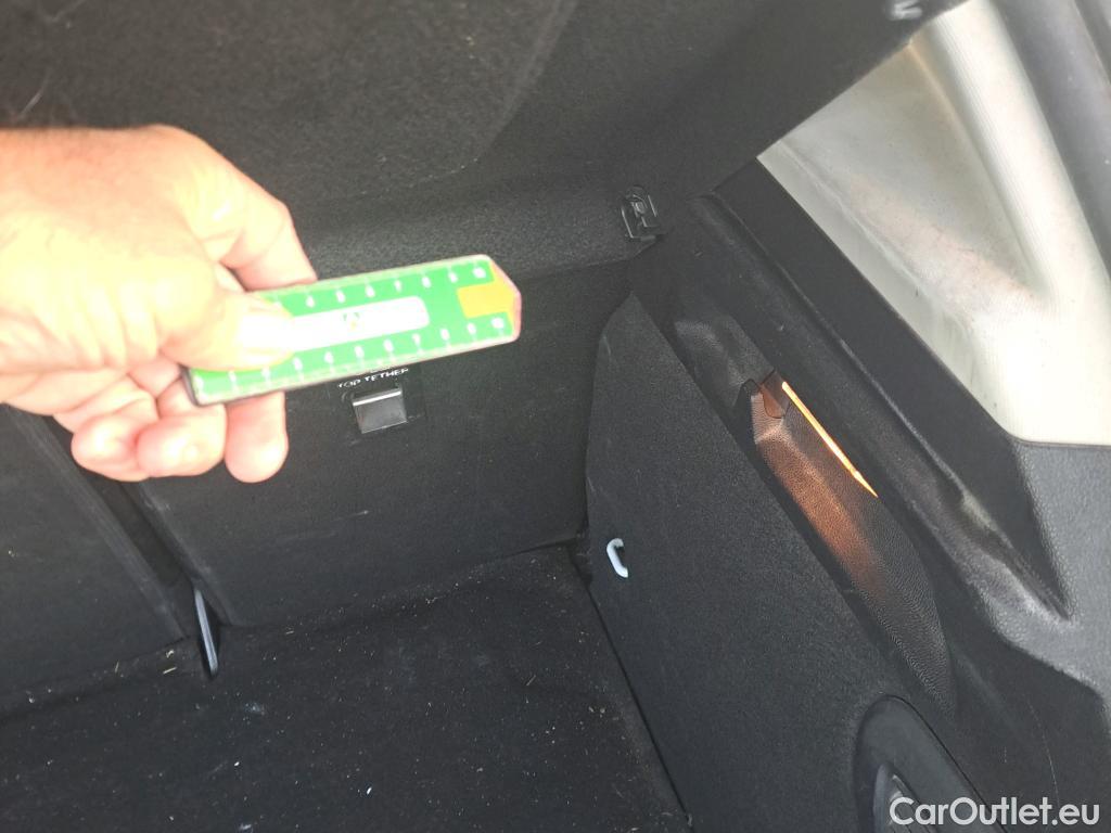  Ford  Focus FORD  / 2018 / 5P / berlina con portón 1.5 Ecoblue 88kW Trend+ #26