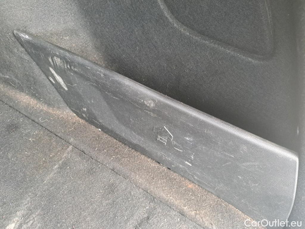  Peugeot  308 PEUGEOT  / 2017 / 5P / familiar SW Allure Pack BlueHDI 130 S&S EAT8 #33