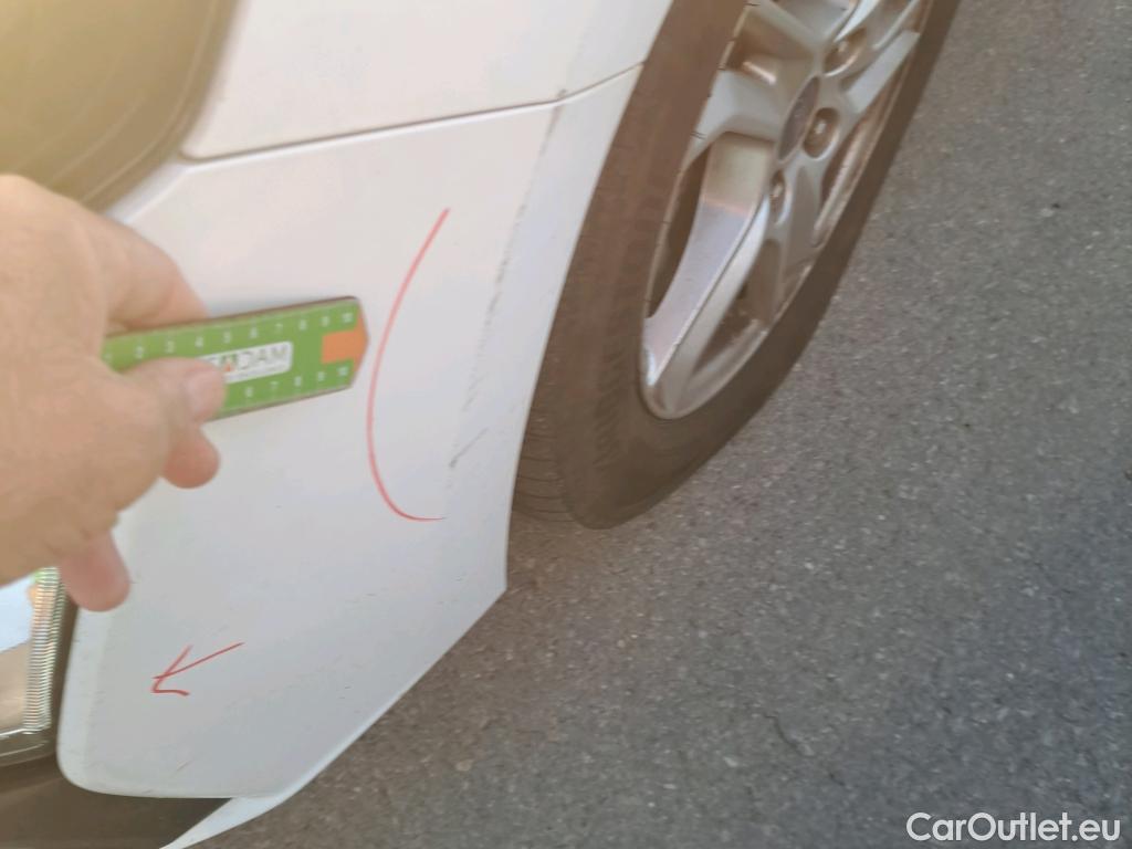  Ford  Focus FORD  / 2018 / 5P / berlina con portón 1.5 Ecoblue 88kW Trend+ #21