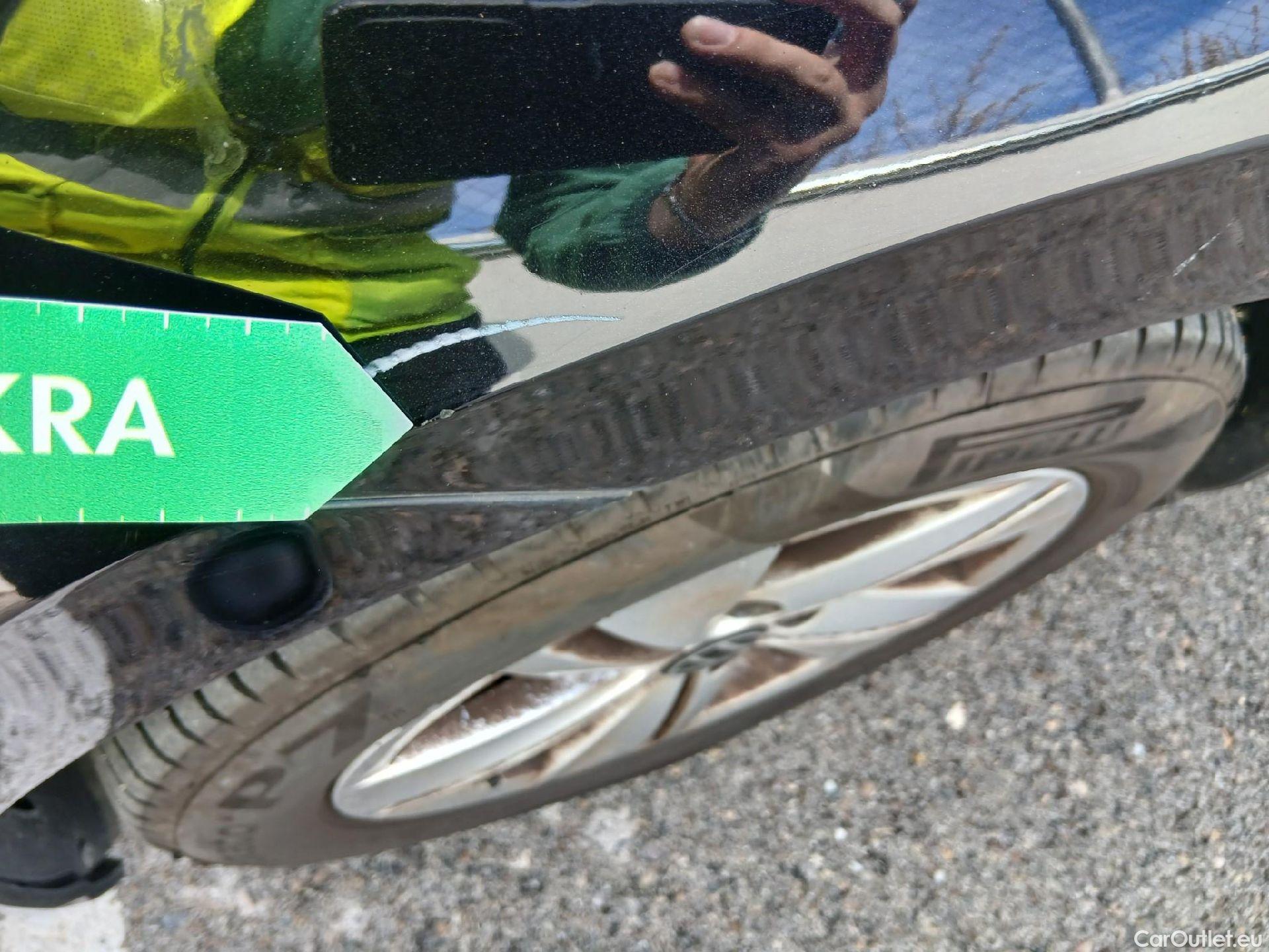  Volkswagen  Golf  VOLKSWAGEN / 2020 / 5P / familiar Life 2.0 TDI 85kW (115CV) Variant #18