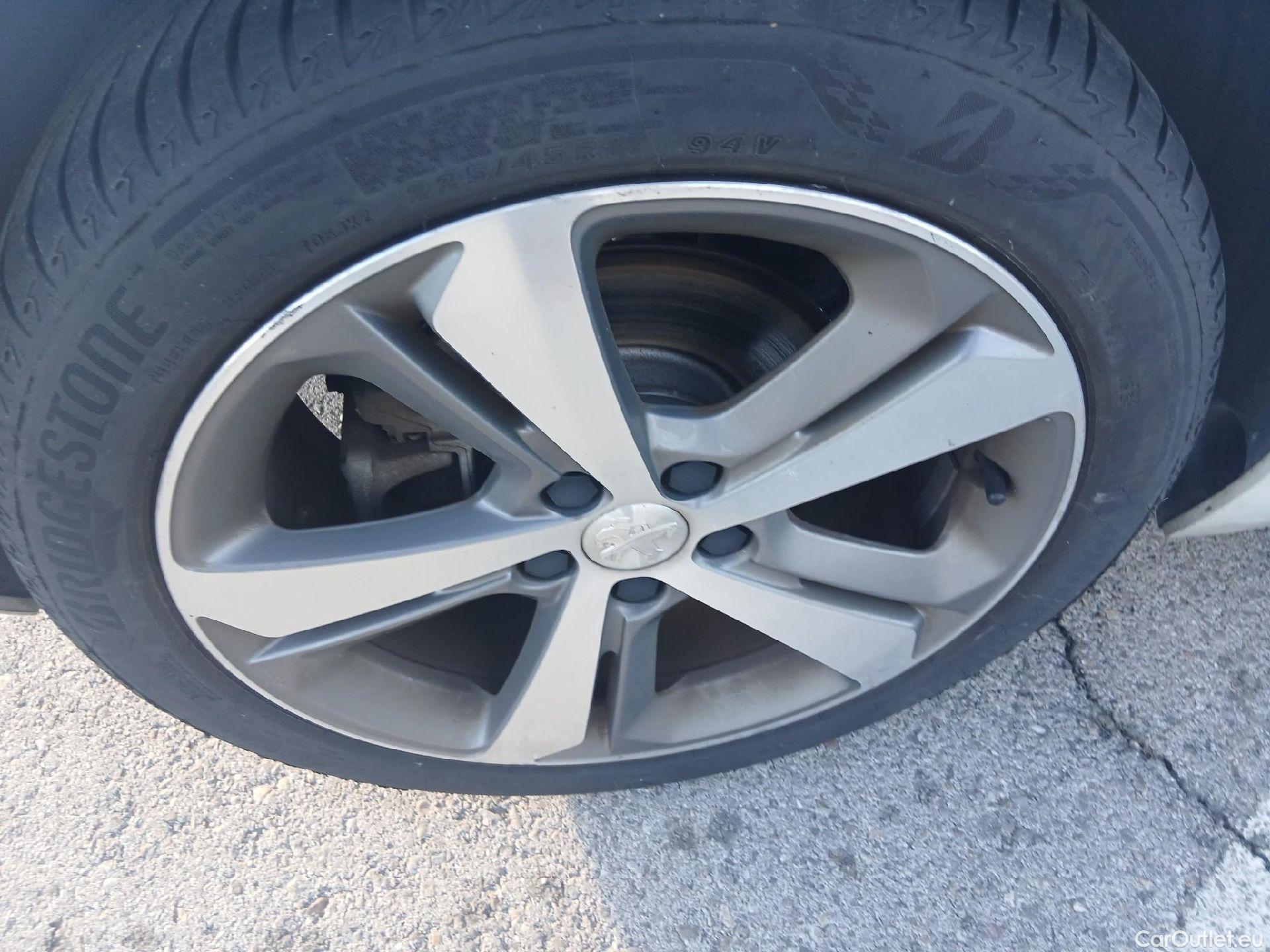  Peugeot  308  GT Line 1.2 PureTech 130CV AT8 E6dT #23