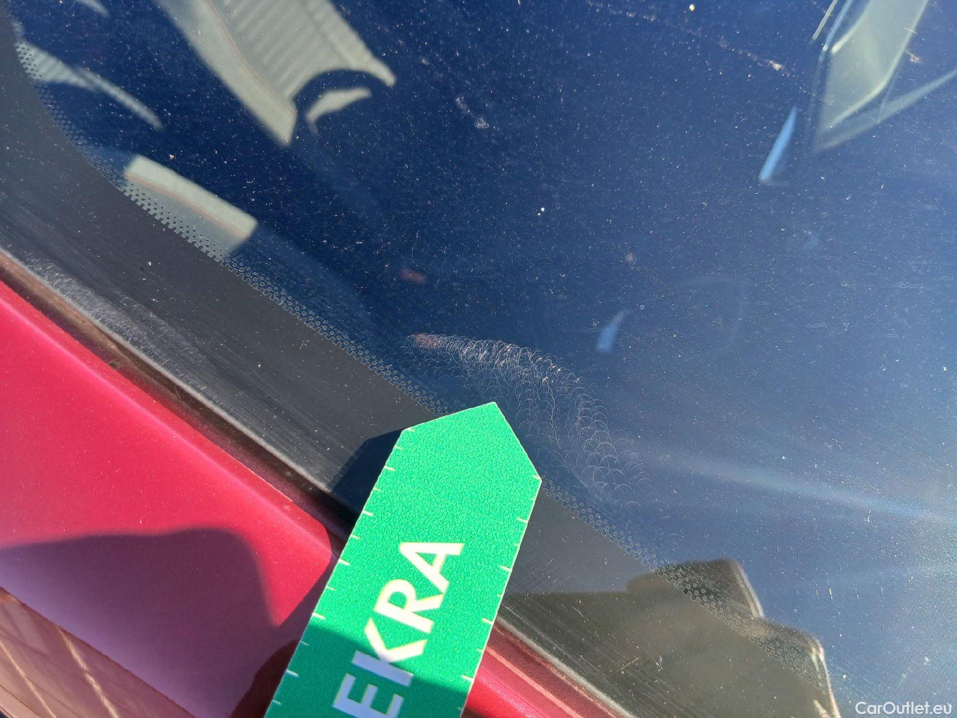  Peugeot  2008 PEUGEOT  / 2019 / 5P / todoterreno Active Pack BlueHDI 81kW (110CV) #17