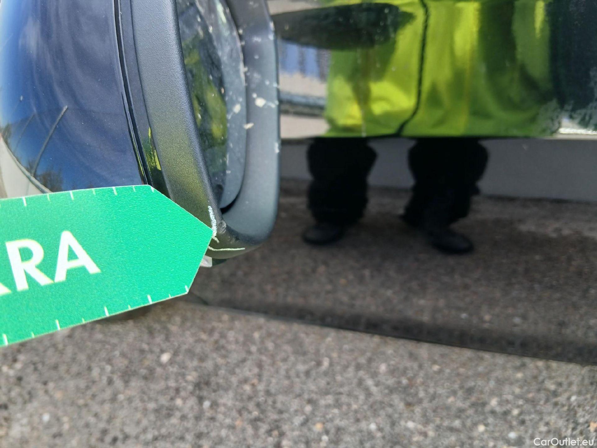  Volkswagen  Golf  VOLKSWAGEN / 2020 / 5P / familiar Life 2.0 TDI 85kW (115CV) Variant #19