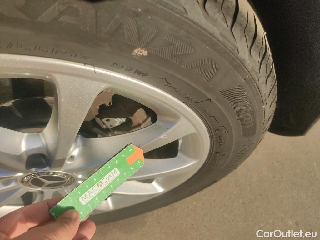  Mercedes  A-Klasse MERCEDES-BENZ Clase A / 2018 / 5P / berlina con portón A 180 d #27