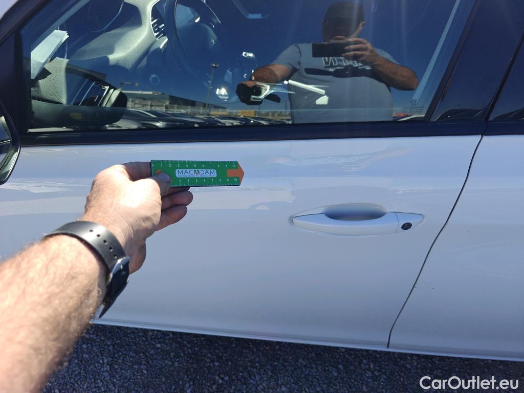  Peugeot  308 PEUGEOT  / 2017 / 5P / berlina con portón 5p Style BlueHDi 130 S&S #7