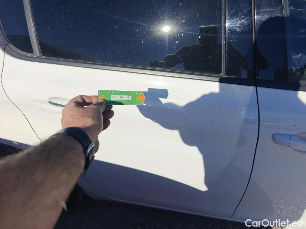  Peugeot  308 PEUGEOT  / 2017 / 5P / berlina con portón 5p Style BlueHDi 130 S&S #15