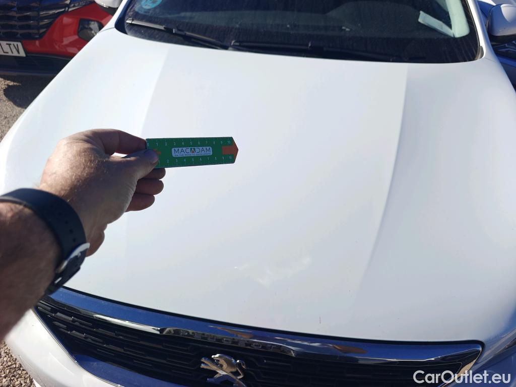  Peugeot  308 PEUGEOT  / 2017 / 5P / berlina con portón 5p Style BlueHDi 130 S&S #9