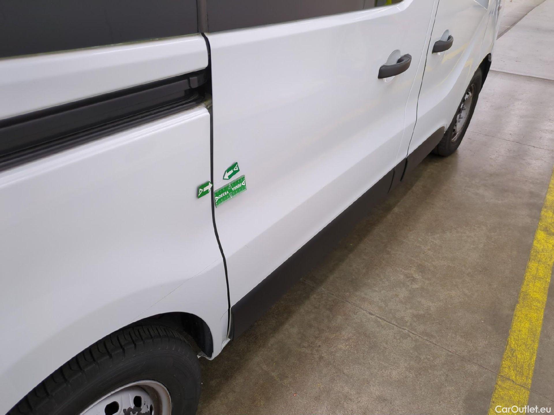  Renault  Trafic RENAULT  4p Combi Life L1 Energy dCi 125 #9