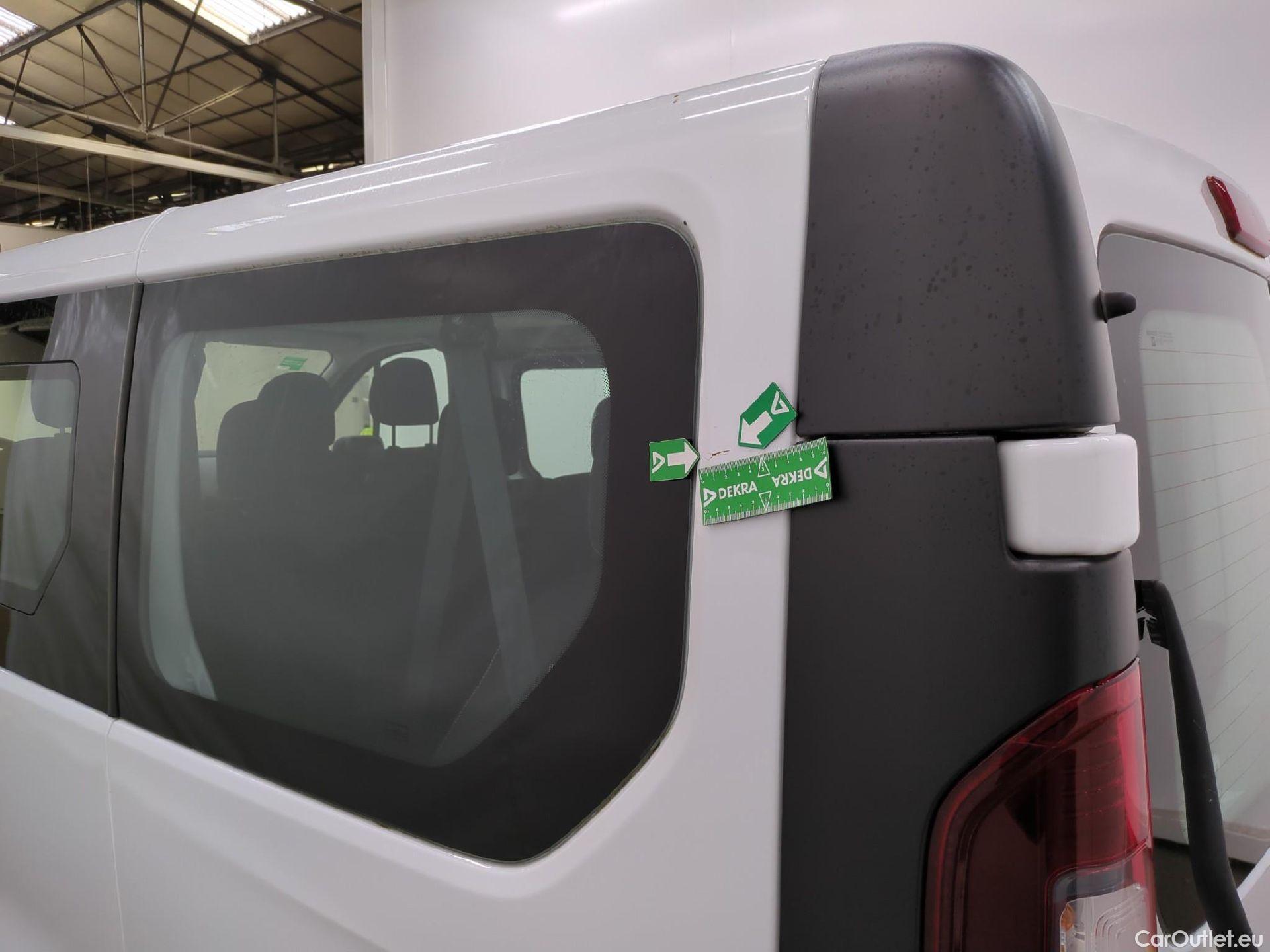  Renault  Trafic RENAULT  4p Combi Life L1 Energy dCi 125 #22