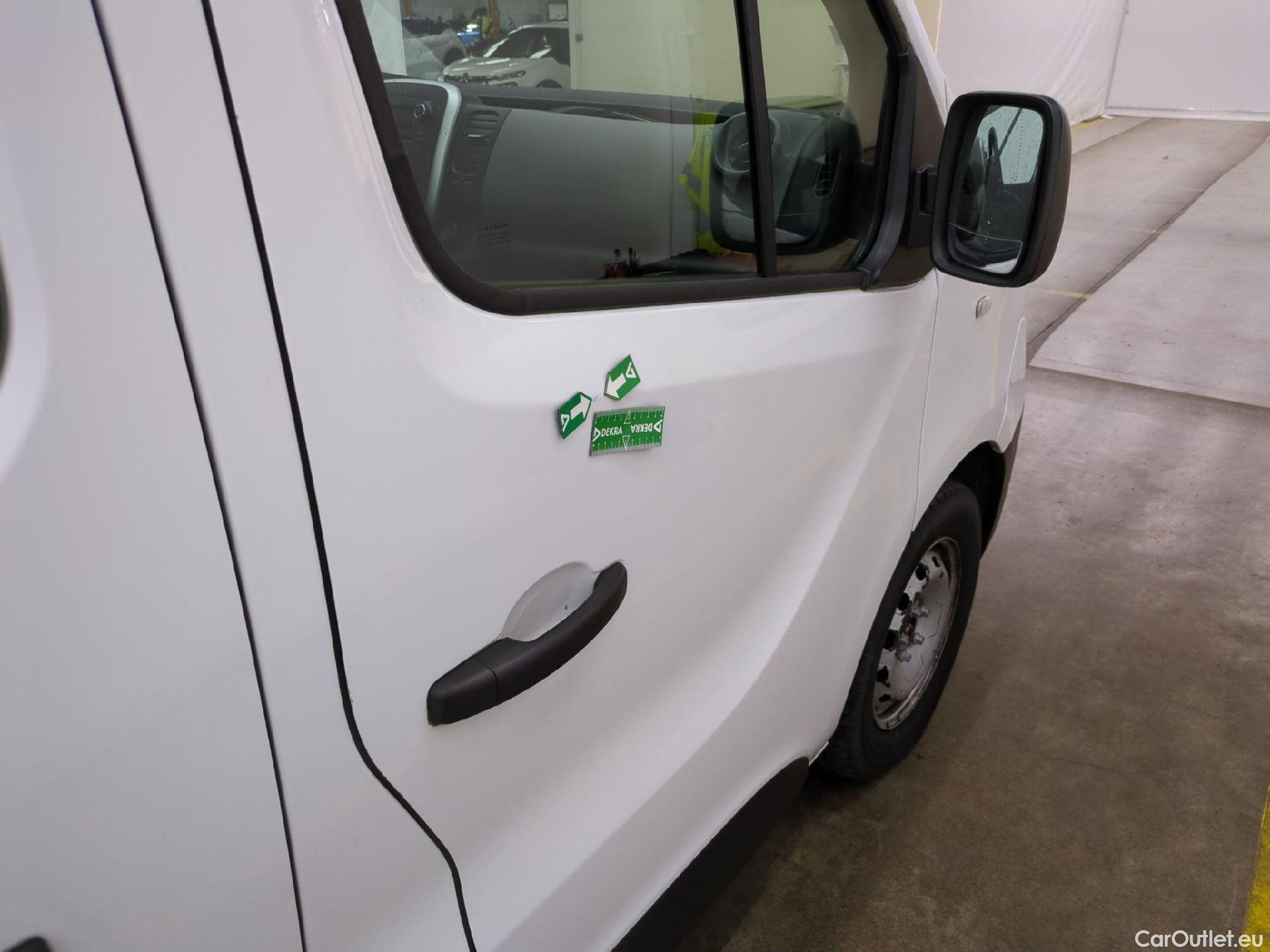  Renault  Trafic RENAULT  4p Combi Life L1 Energy dCi 125 #11