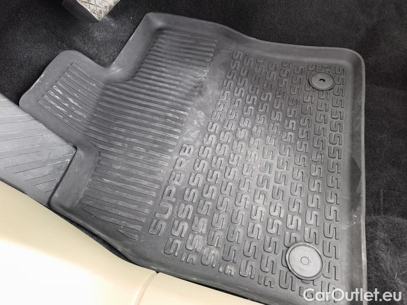  Skoda  Superb  Combi (3V5)(2015) Sup.C.FL2.0TDI 110 Style AT #3