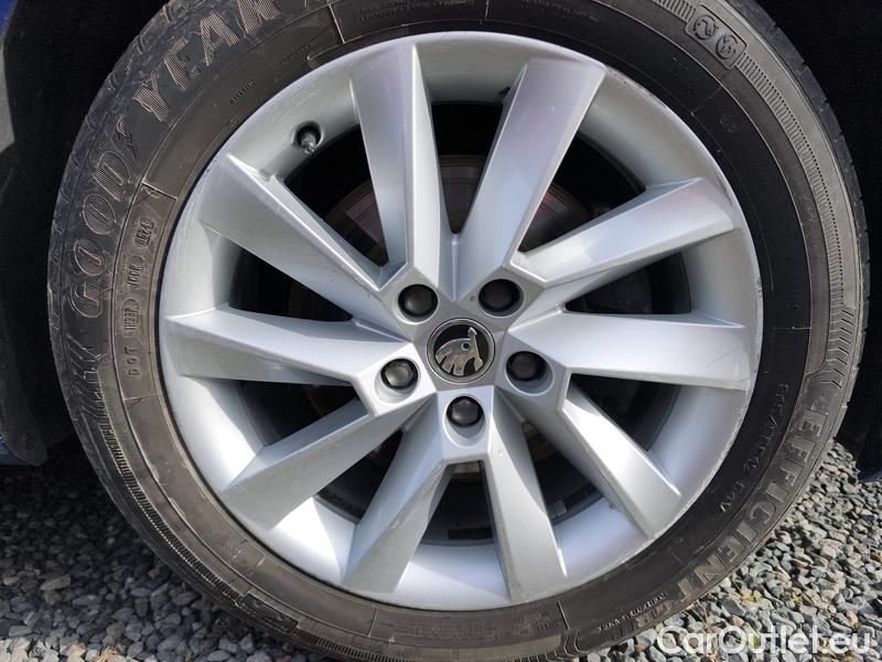  Skoda  Superb  Combi (3V5)(2015) Sup.C.FL2.0TDI 110 Style AT #23