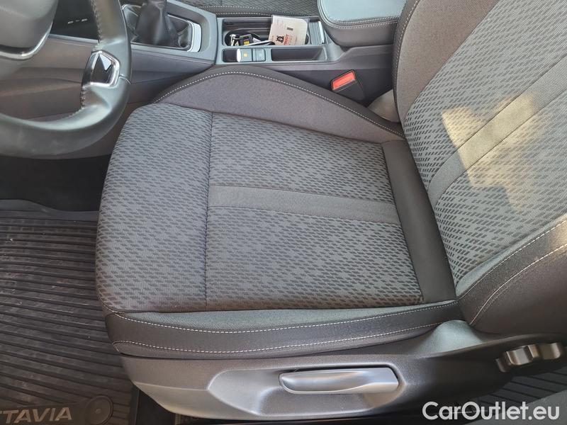  Skoda  Octavia  Combi (NX3)(2020) Oct.Combi 1.0TSI 81 Style #5