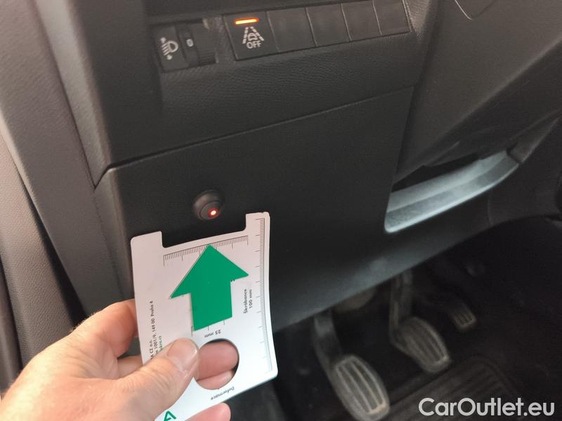  Peugeot  2008  (P1) (2019)  1.5BHDi 110 ALLURE #14