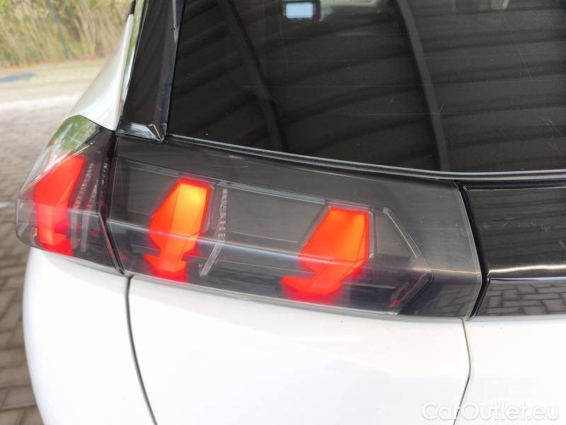  Peugeot  2008  (P1) (2019)  1.5BHDi 110 ALLURE #20