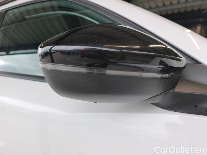  Peugeot  2008  (P1) (2019)  1.5BHDi 110 ALLURE #32