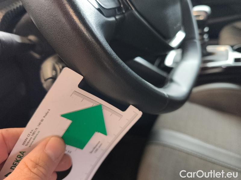  Peugeot  2008  (P1) (2019)  1.5BHDi 110 ALLURE #12