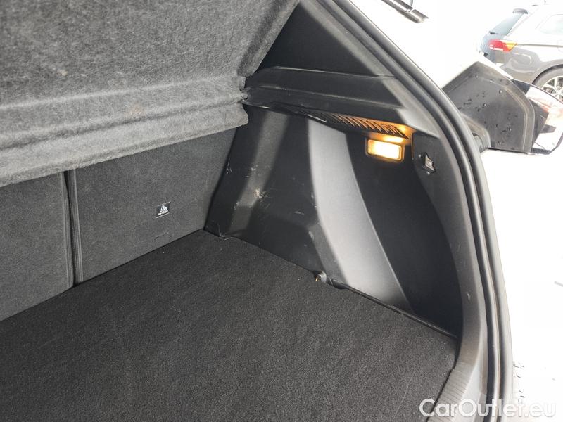  Peugeot  2008  (P1) (2019)  1.5BHDi 110 ALLURE #25