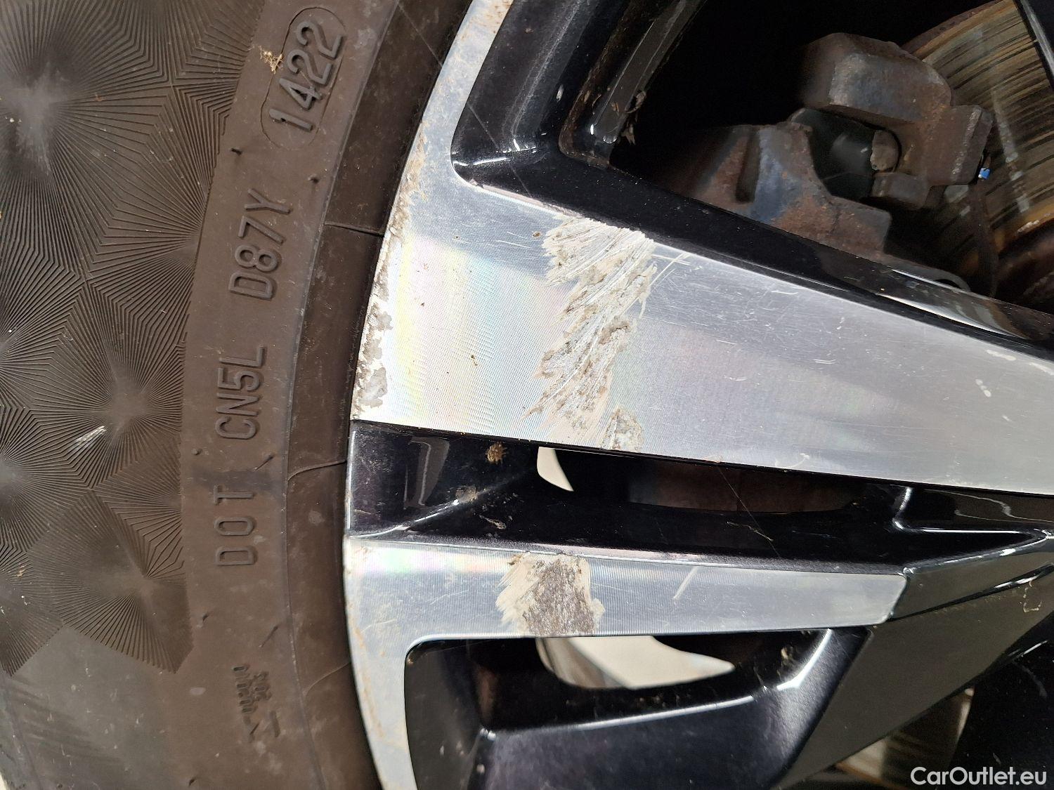  Peugeot  5008 Peugeot,  '16, Peugeot  1.2 PureTech 96kW S&S EAT8 Allure 5d #17