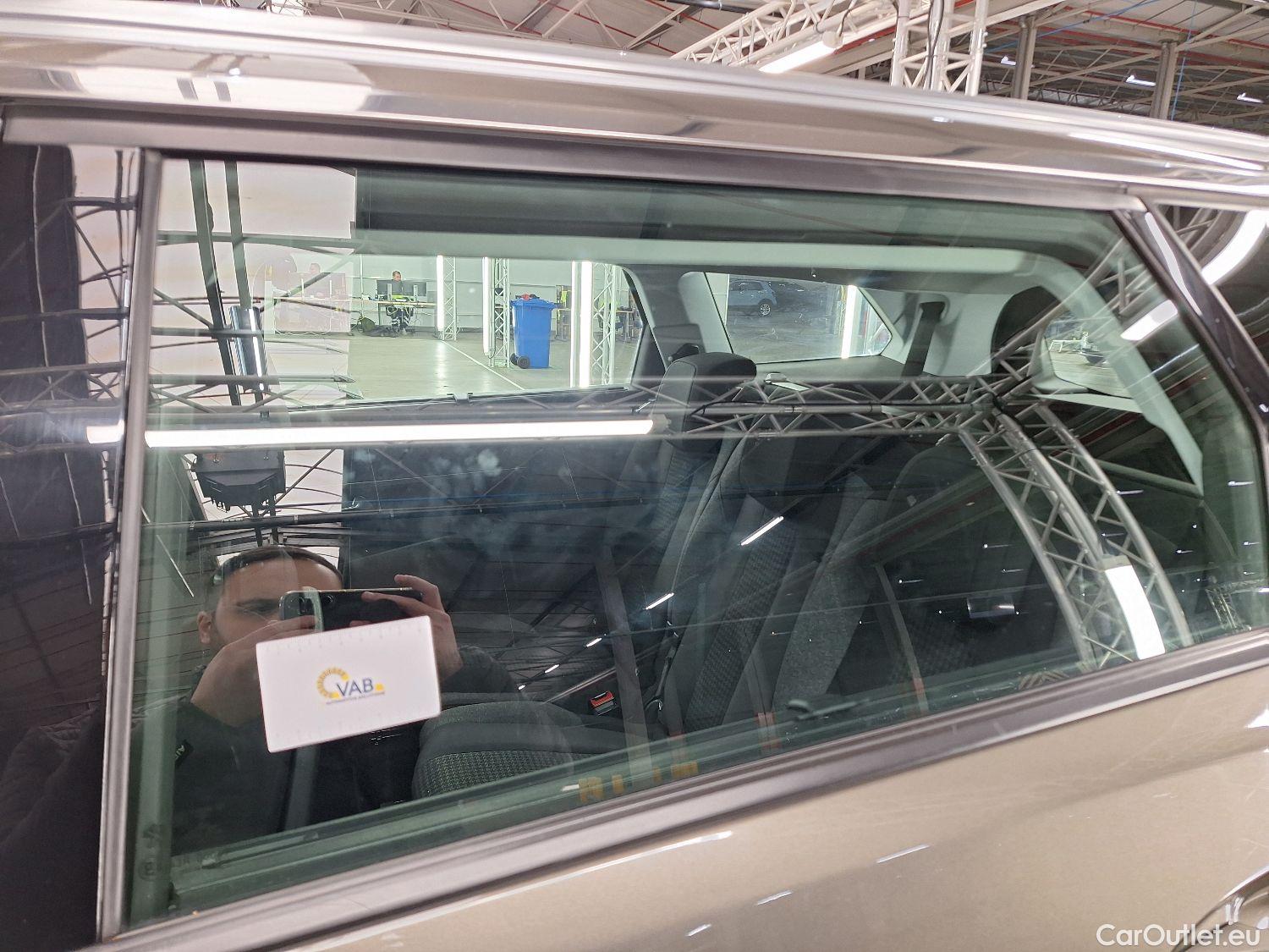  Peugeot  5008 Peugeot,  '16, Peugeot  1.2 PureTech 96kW S&S EAT8 Active 5d #49