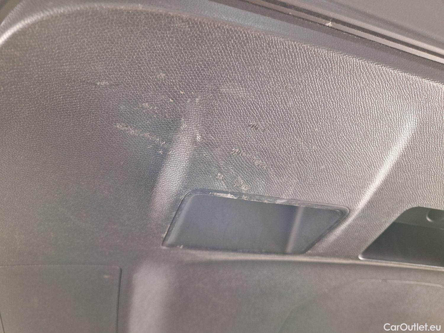  Peugeot  5008 Peugeot,  '16, Peugeot  1.2 PureTech 96kW S&S EAT8 Active 5d #34