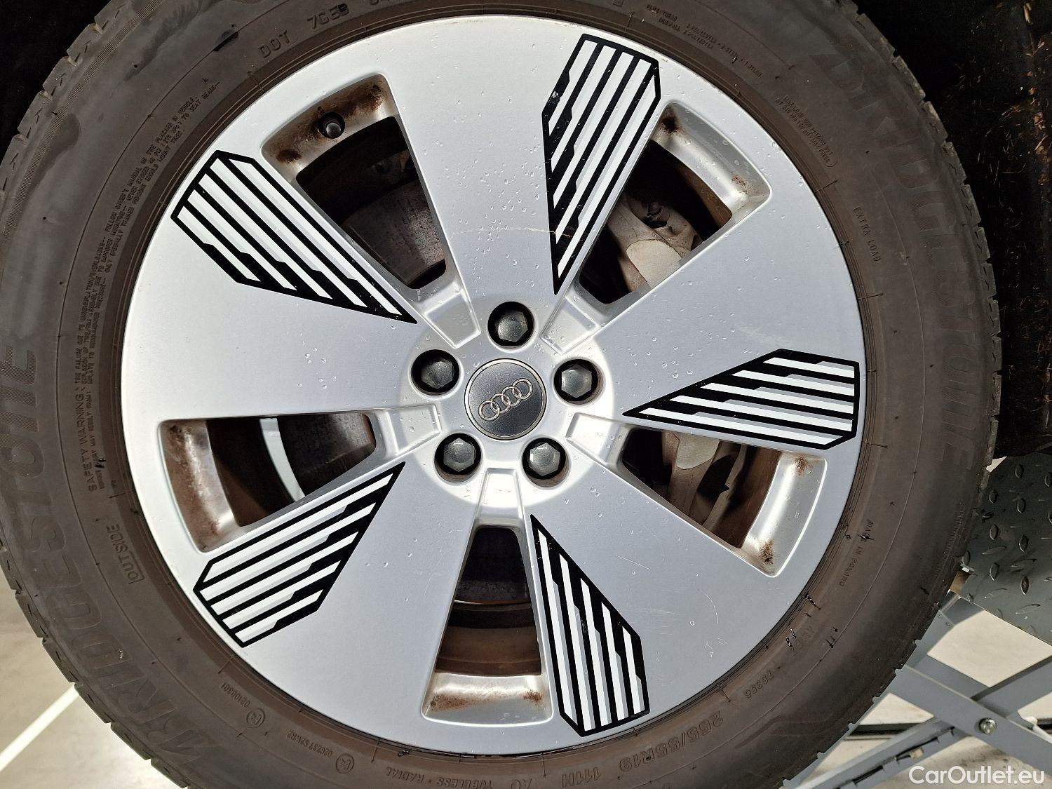  Audi  E-TRON Audi,  '19 BEV, Audi  55 Quattro 5d #9