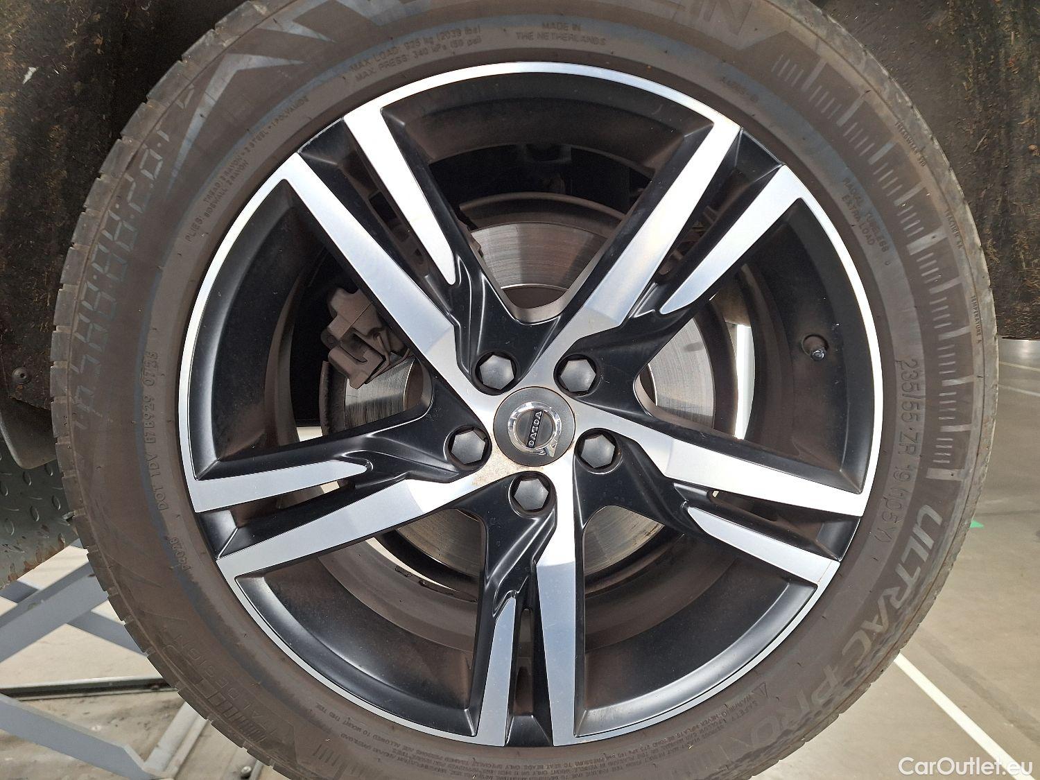  Volvo  XC60 Volvo,  '17 PHEV, Volvo  T6 Recharge Geartronic R-Design 5d #9