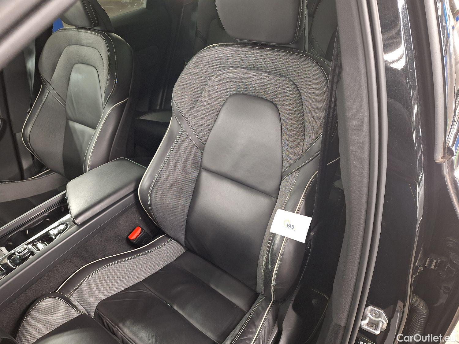  Volvo  XC60 Volvo,  '17 PHEV, Volvo  T6 Recharge Geartronic R-Design 5d #1