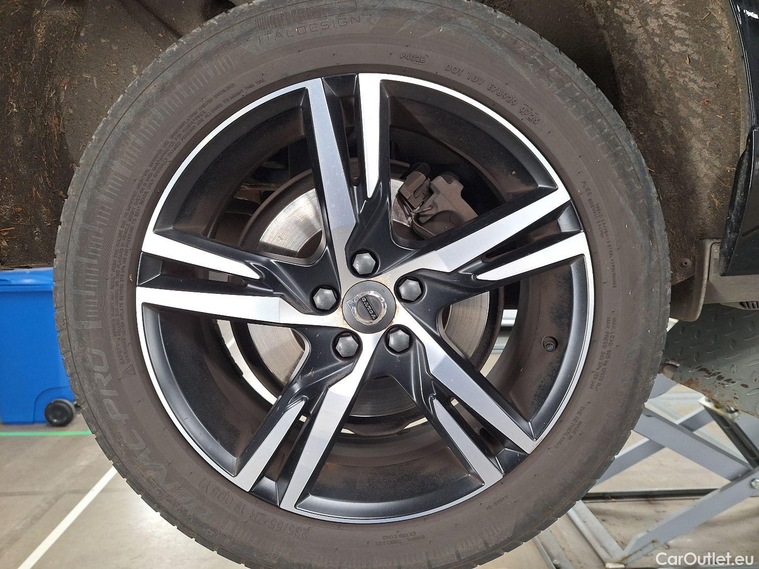  Volvo  XC60 Volvo,  '17 PHEV, Volvo  T6 Recharge Geartronic R-Design 5d #8