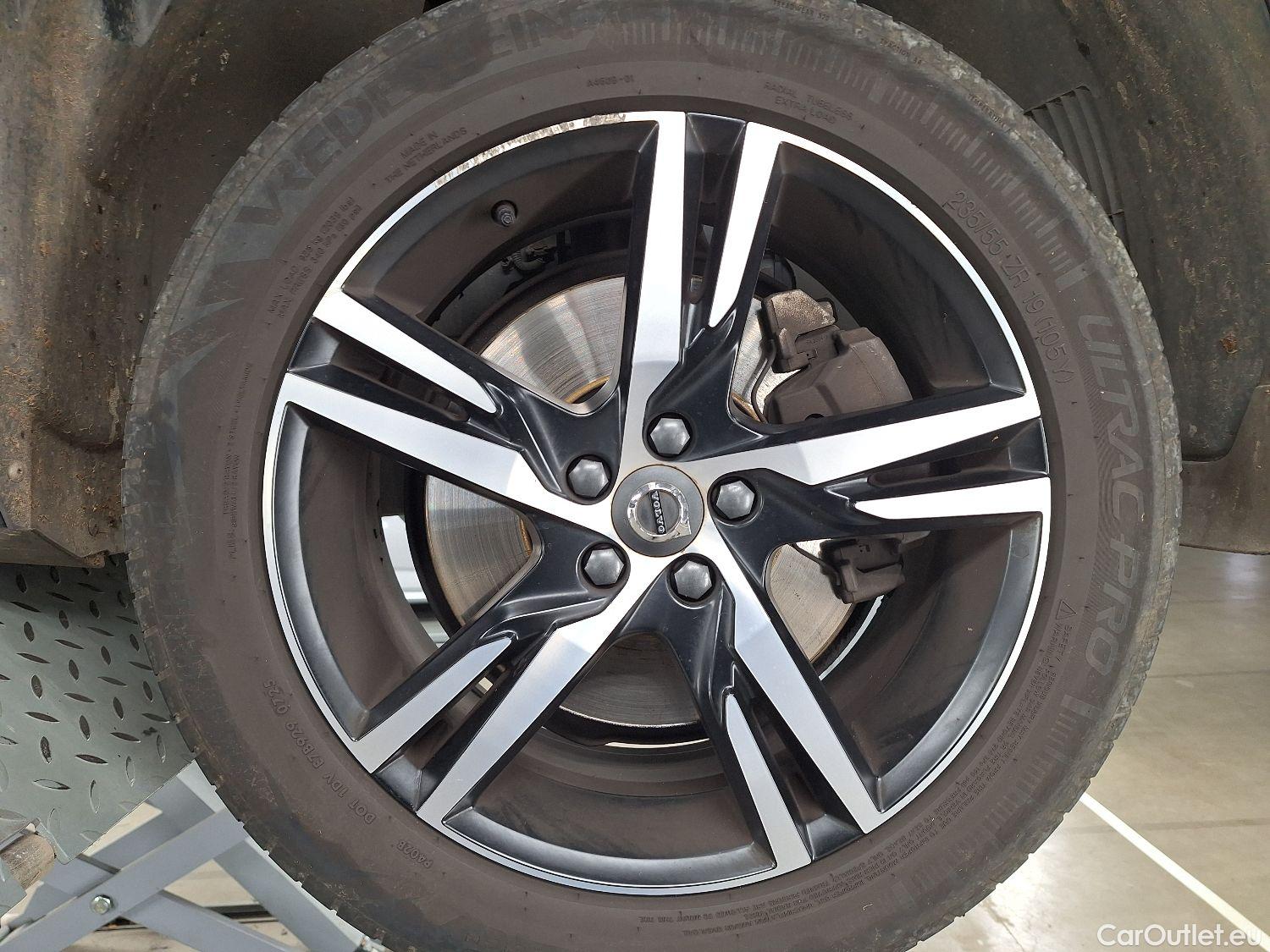  Volvo  XC60 Volvo,  '17 PHEV, Volvo  T6 Recharge Geartronic R-Design 5d #5