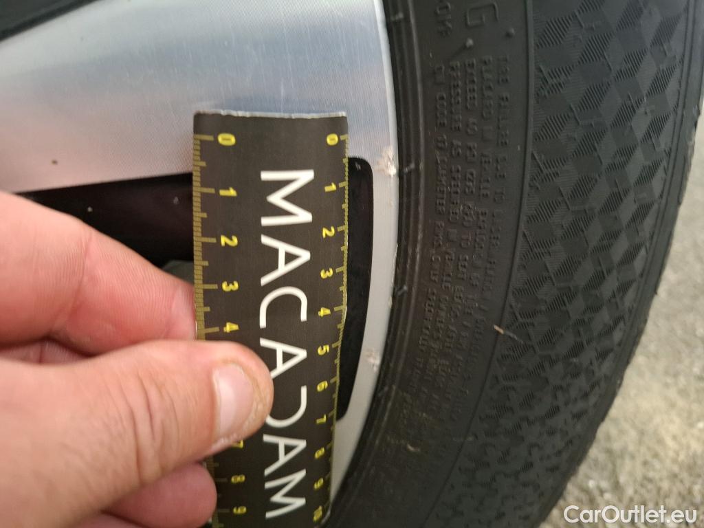  Mercedes  A-Klasse MERCEDES-BENZ Classe A Berline / 2018 / 4P / Berline A 180 d Business Line 8G-DCT #11