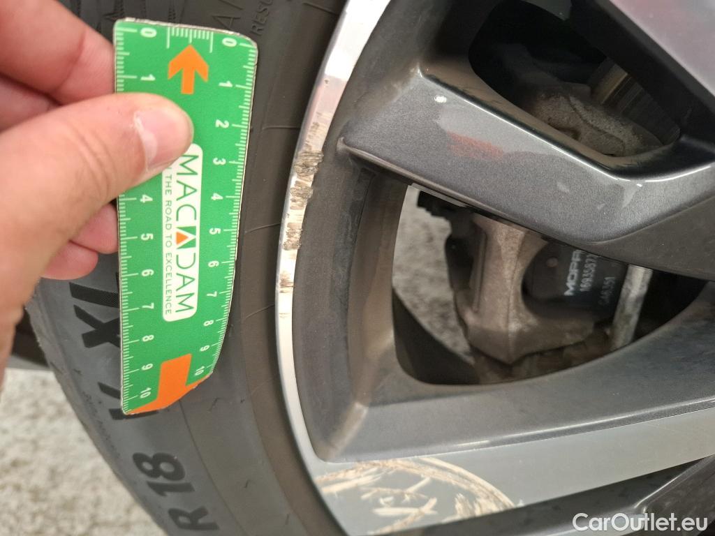  Peugeot  5008  Allure Pack 1.5 HDi 130CV BVA8 7 Sieges E6d #18