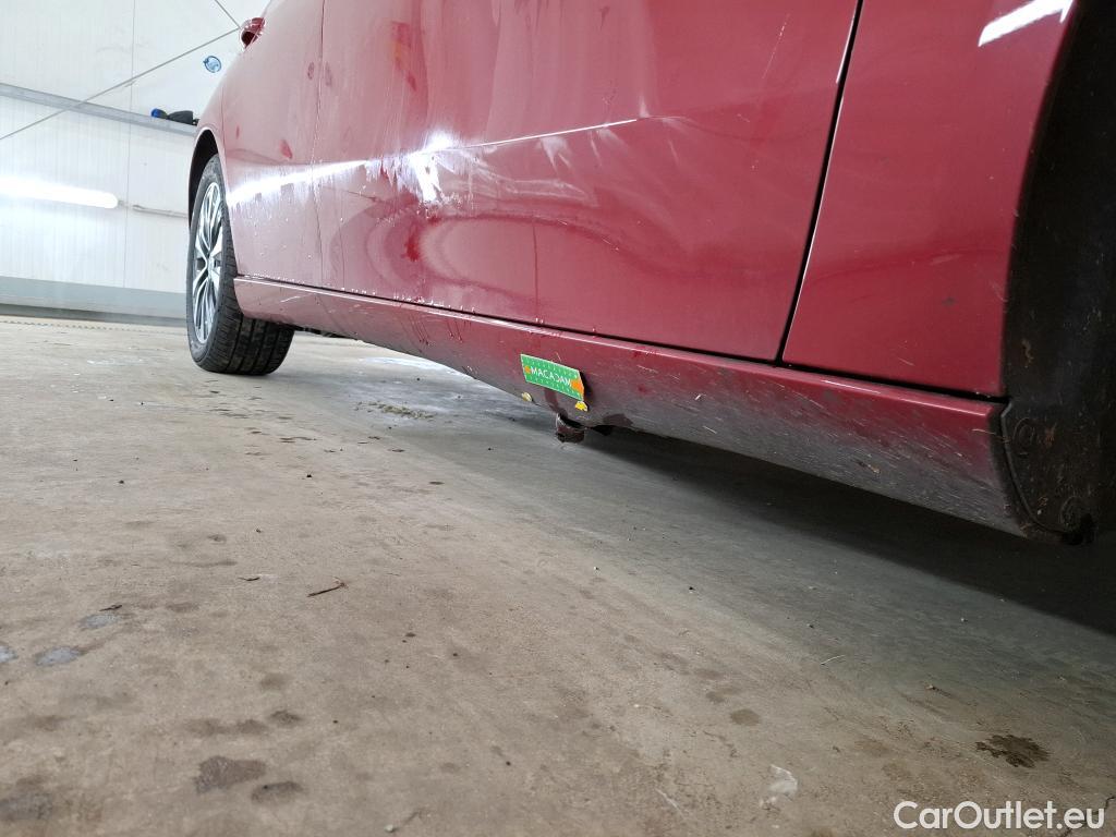  Mercedes  A-Klasse MERCEDES-BENZ Classe A Compact / 2018 / 5P / Berline A 200 d Business Line 8G-DCT #1