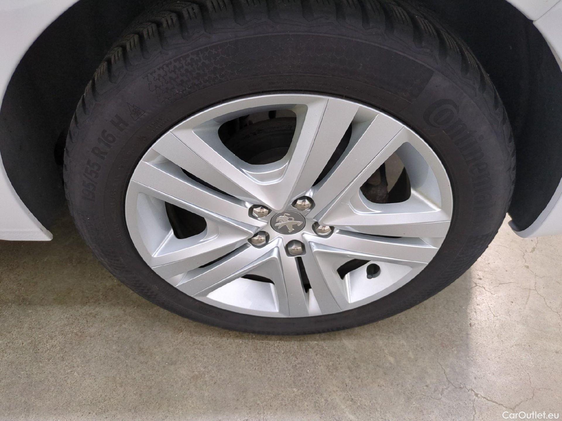  Peugeot  208  Allure Business 1.2 PureTech 110CV BVM5 E6 #4