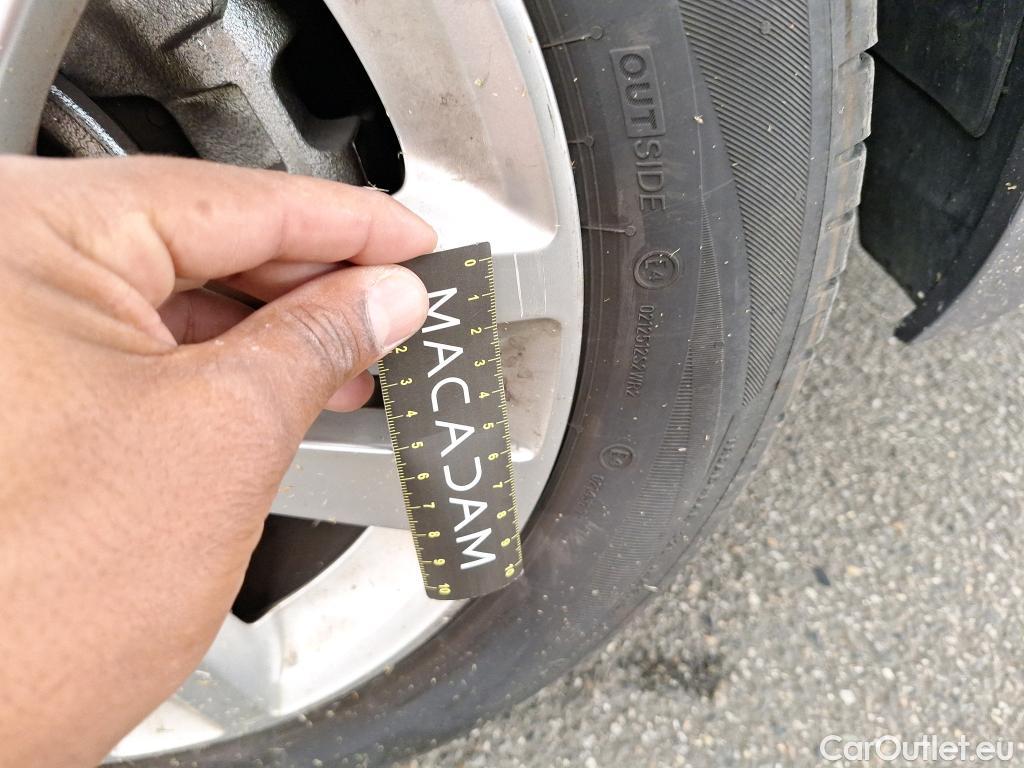  Peugeot  308 PEUGEOT  / 2017 / 5P / Berline Puretech 110 S&S Active Business #40