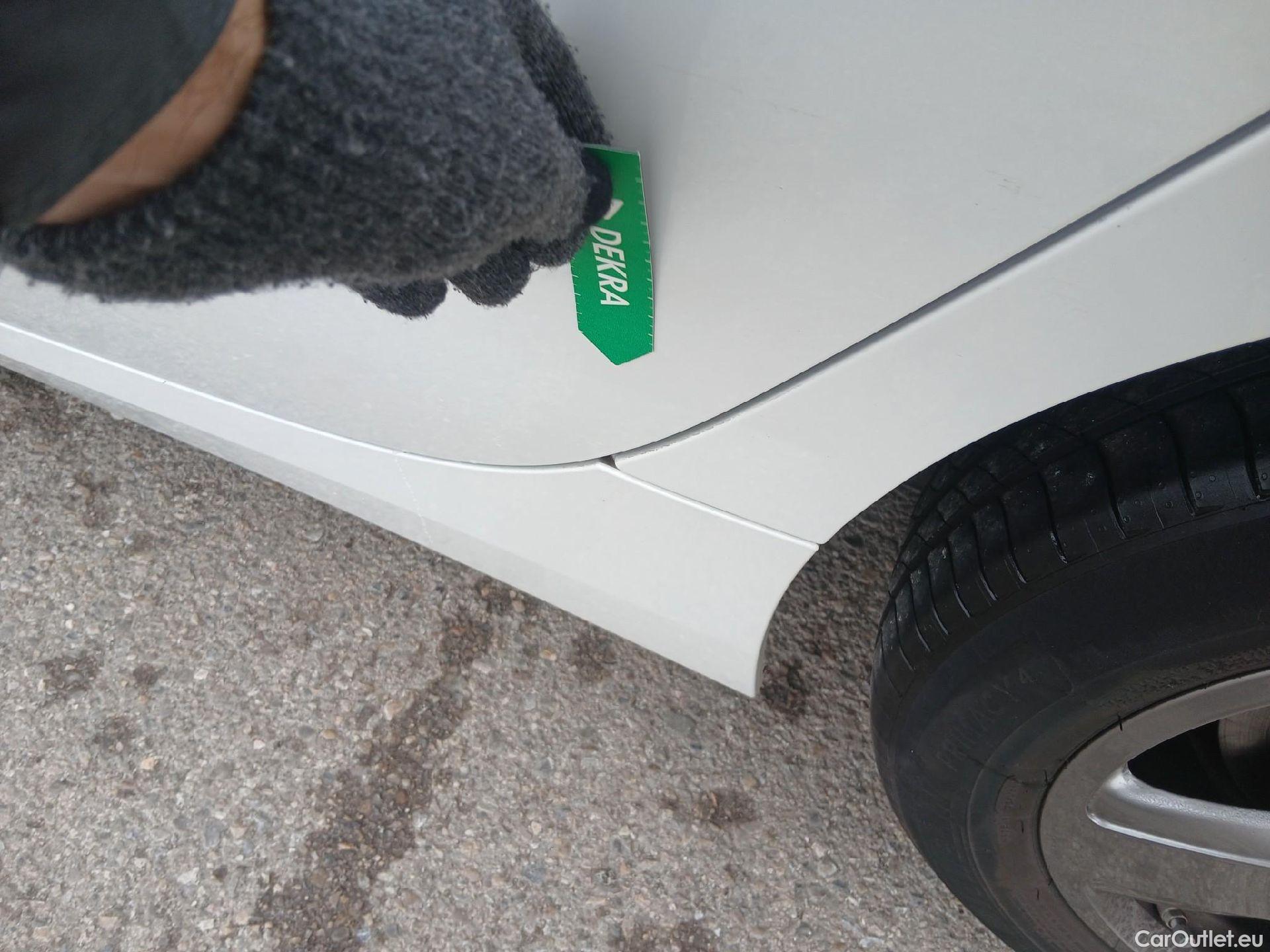  Bmw  Serie 1 BMW  / 2019 / 5P / berlina con portón 116d #4